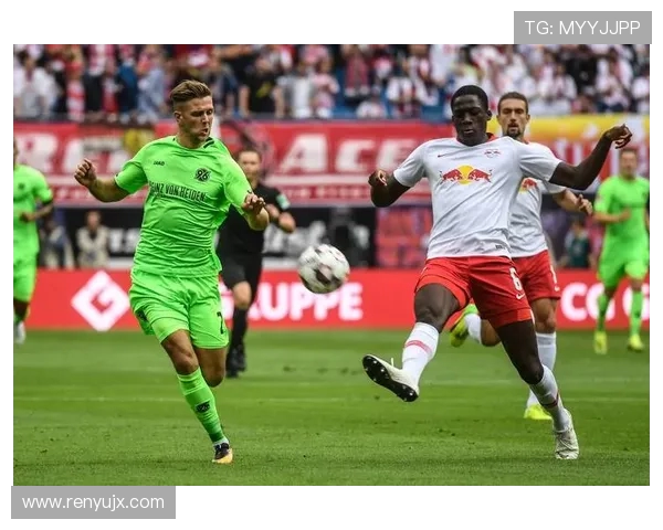 沙尔克发布声明强烈谴责球迷暴力行为摄影师在友谊赛中遭攻击与吐口水