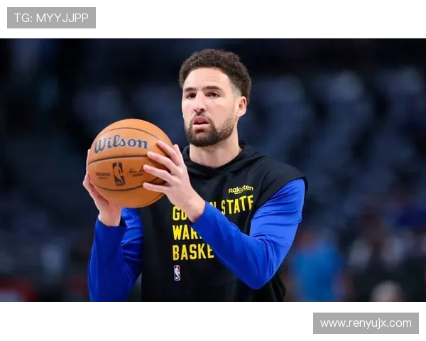 原创浓眉归来迎战旧主！湖人半场落后独行侠2分，下半场能否逆转？